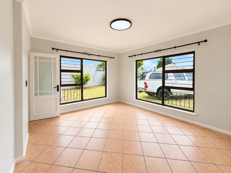 4 Bedroom Property for Sale in Bothasig Western Cape